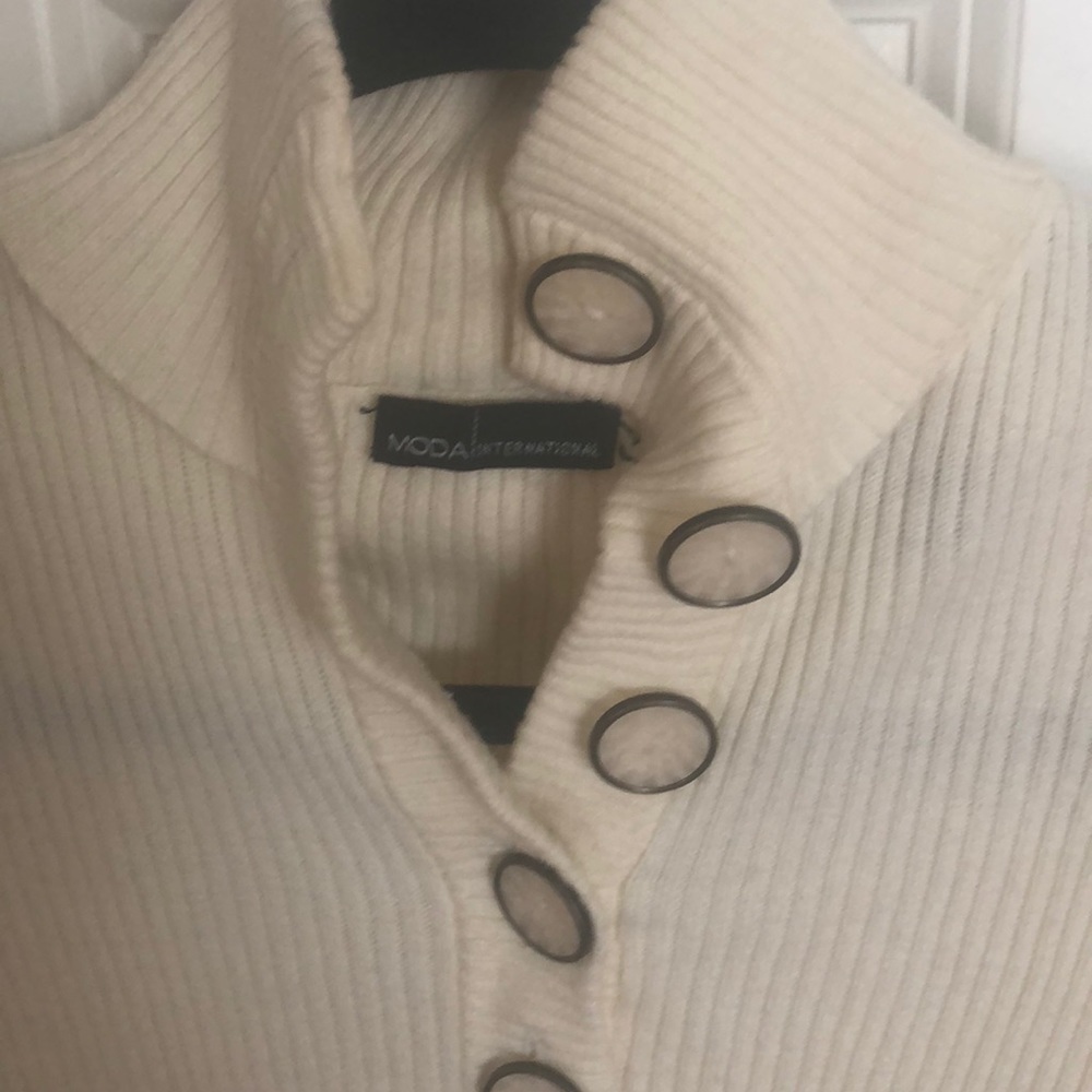 Ivory Ribbed Sweater - Picture 2 of 3